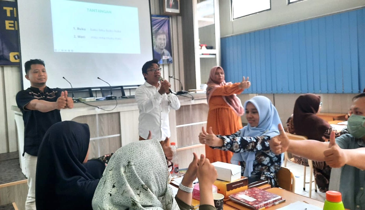 Aktivitas ice breaking di kelas